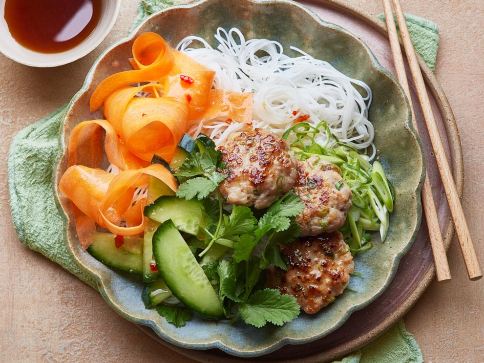 Stir-Fried Vietnamese Sausage Cakes Bun